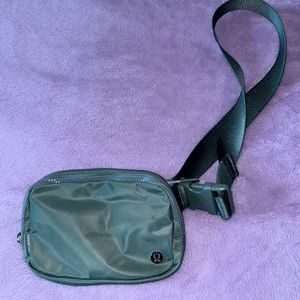 💚 Lululemon Belt Bag 🩵